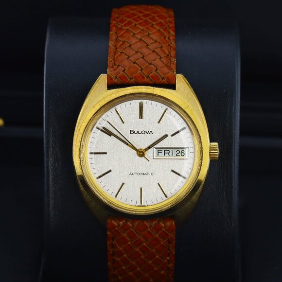 Bulova 36mm Automatic Day-Date Vintage, Silver Dial - Yellow Gold Tone on Strap